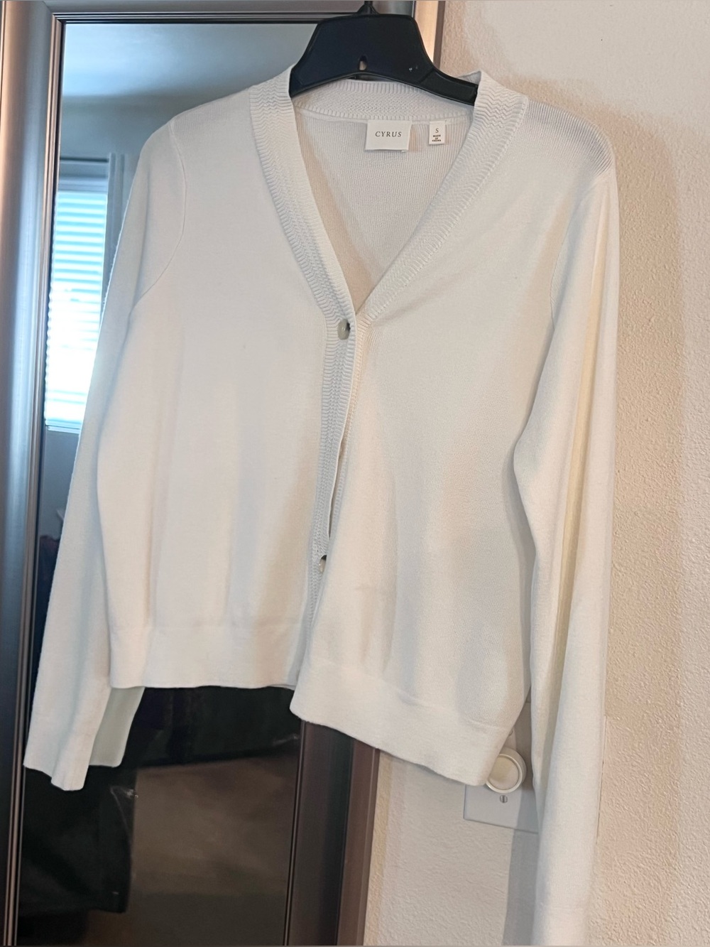 Cyrus Size Small White V-Neck Button Cardigan Sweater Relaxed Fit